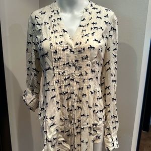 Maeve Pintucked Horses Print Top Size 4 Cream w/ Navy Horses EXCELLENT Condition